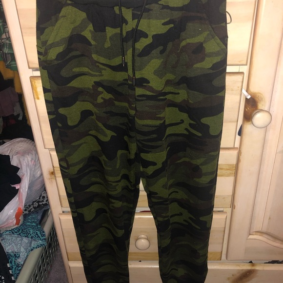 BRAND NEW camo print joggers - Picture 3 of 4